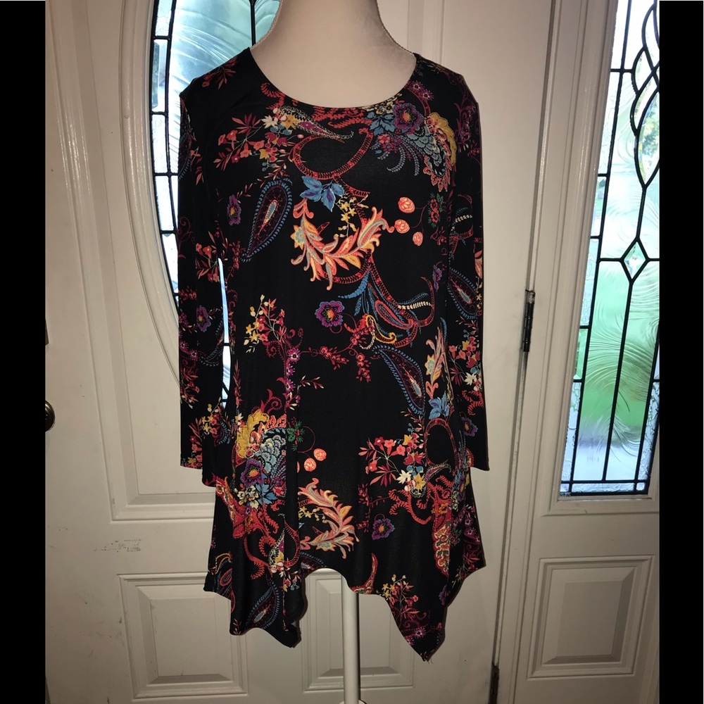 Long sleeve asymmetrical hem top - L